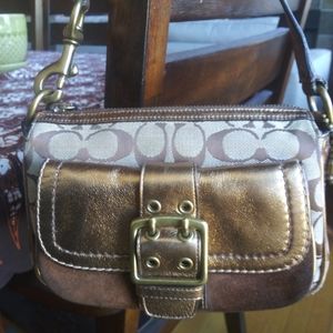 🛍️ Coach limited edition signature handbag